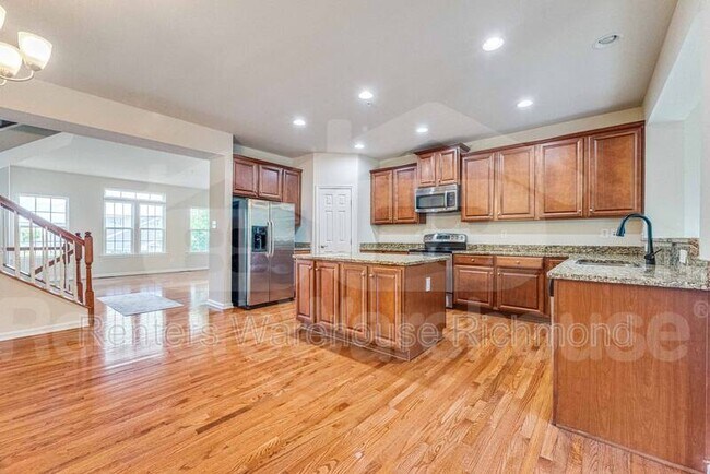 Building Photo - 300 Siena Ln