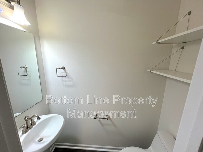 Foto del edificio - 702 Perth Dr