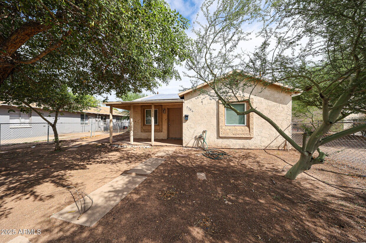 Foto principal - 2506 E Roosevelt St