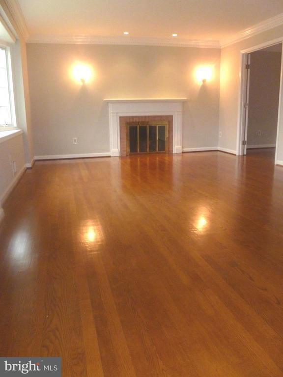 Foto del edificio - 7115 Warbler Ln