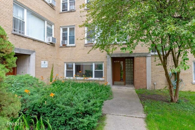 Building Photo - 6119 N Seeley Ave