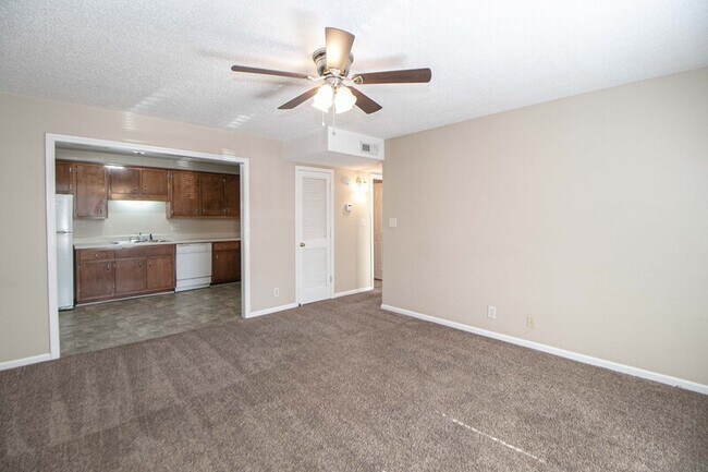 Building Photo - 143 Darlene Dr