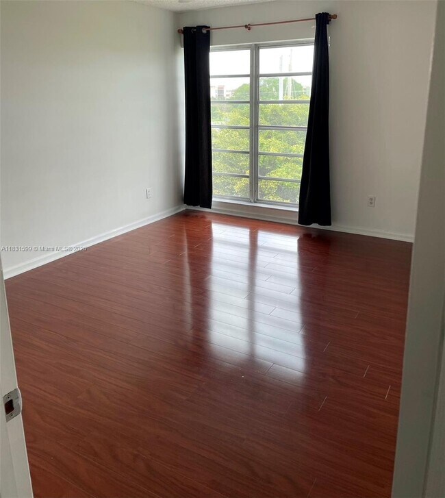 Foto del edificio - 9180 Fontainebleau Blvd