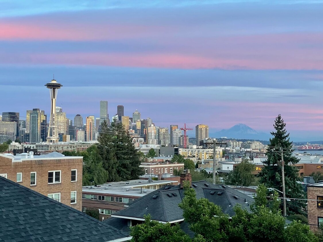 Primary Photo - Queen Anne Home