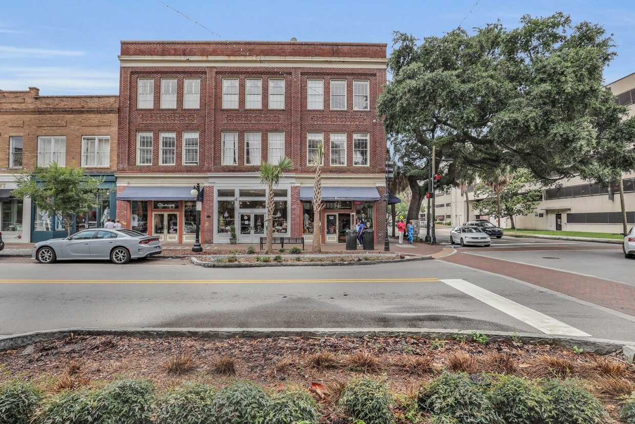 Primary Photo - 321 W Broughton St