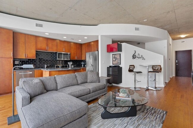 Building Photo - 360 Nueces St