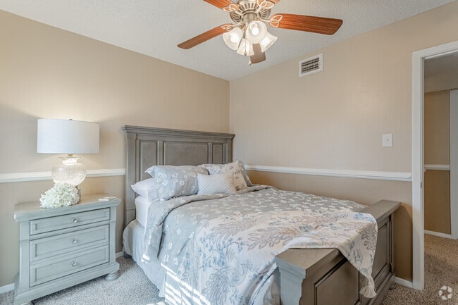 2BR, 2BA - 853SF - Summerhill Woods Apartments