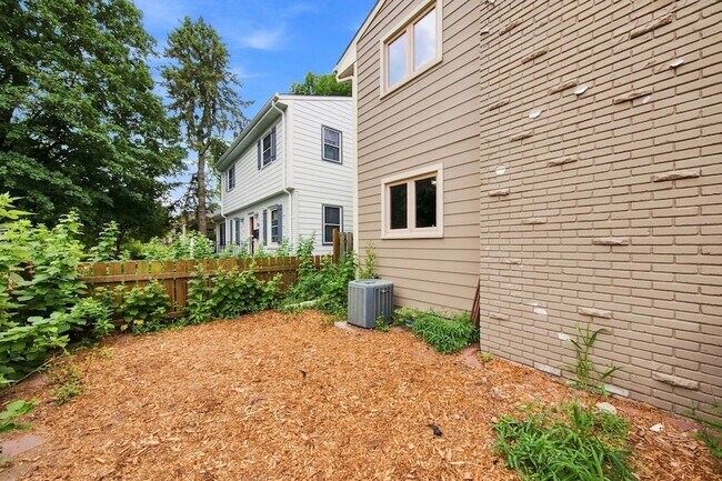 Foto del edificio - 5300 Logan Ave S
