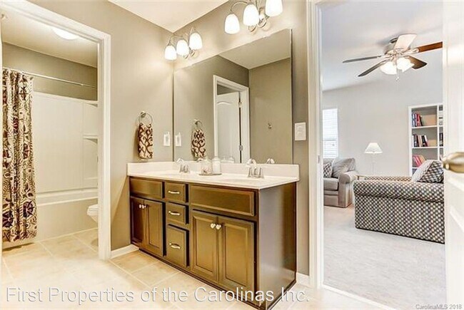 Building Photo - 5 br, 3.5 bath House - 2716 Lawson Dr.