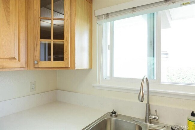 Foto del edificio - 11115 Slater Ave