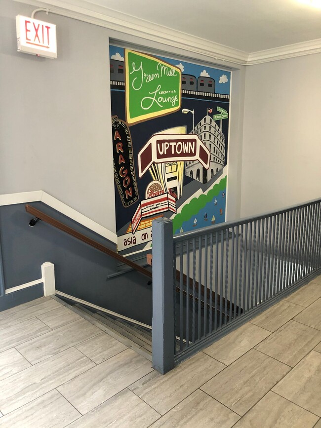 Building Photo - Large Studio! Near Red Line & Lake!