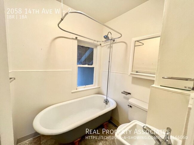 Foto del edificio - 2058 14th Ave W