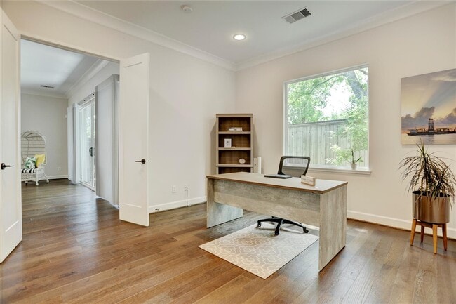 Building Photo - 1715 Maravilla Dr