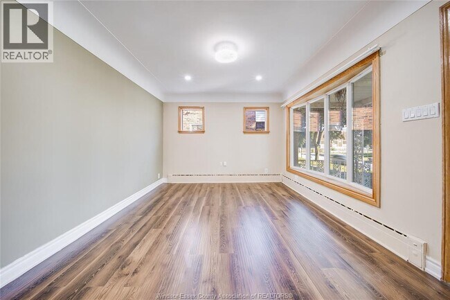 Photo du bâtiment - 1715 Alexis Rd