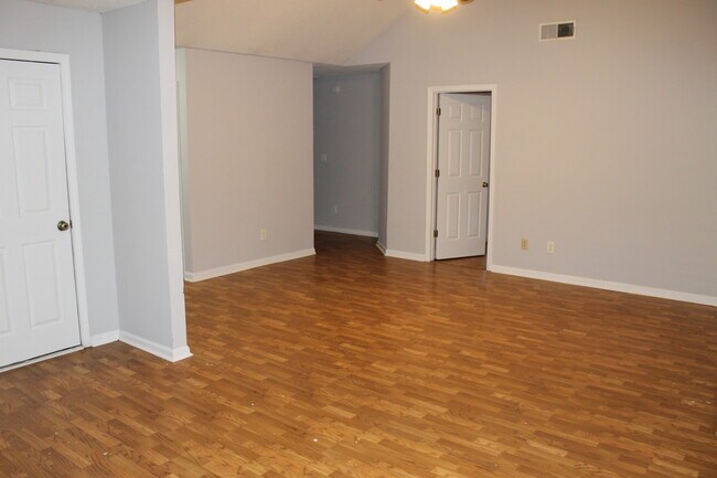 Foto del edificio - 3601 Waldrop Rd