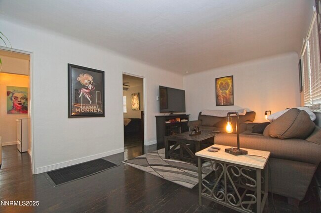 Building Photo - 1360 Plumas St