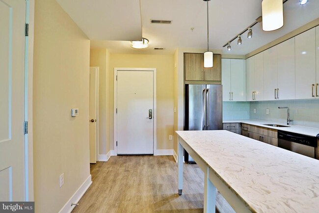 Building Photo - 145 Riverhaven Dr