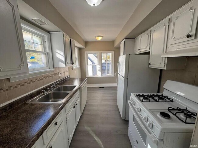 Foto del edificio - 3506 Gaywood Dr