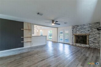 Building Photo - 4013 Valley View Dr
