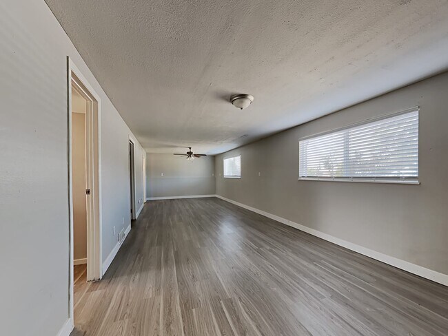 Building Photo - 7437 Fortman Ave