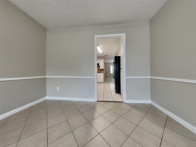 Building Photo - 4610 Fountainhead Dr