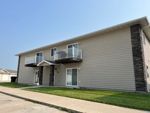 Building Photo - 513-516 16th Ave Cir NE