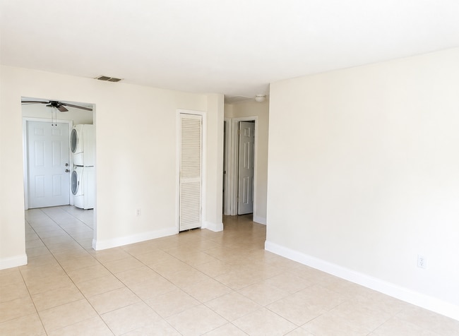 Building Photo - 1734 Gladys St