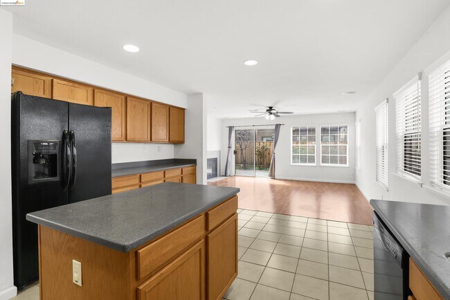 Building Photo - 32773 S Folklore Loop