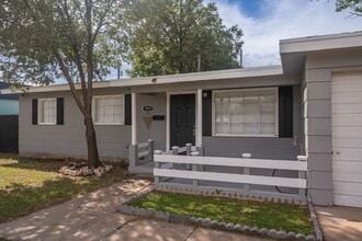 Building Photo - 1011 SW 48th Ave