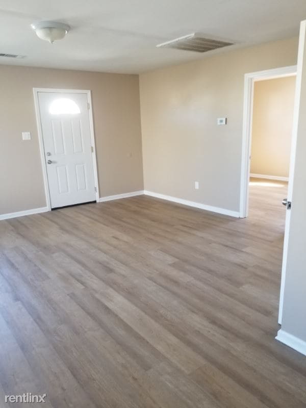 Building Photo - 3 br, 2 bath House - 214 Oak PL