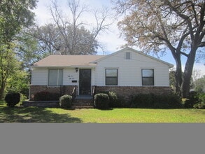 Building Photo - 4554 Birkenhead Rd