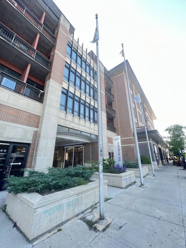 Primary Photo - 1 bedroom in Chicago IL 60608