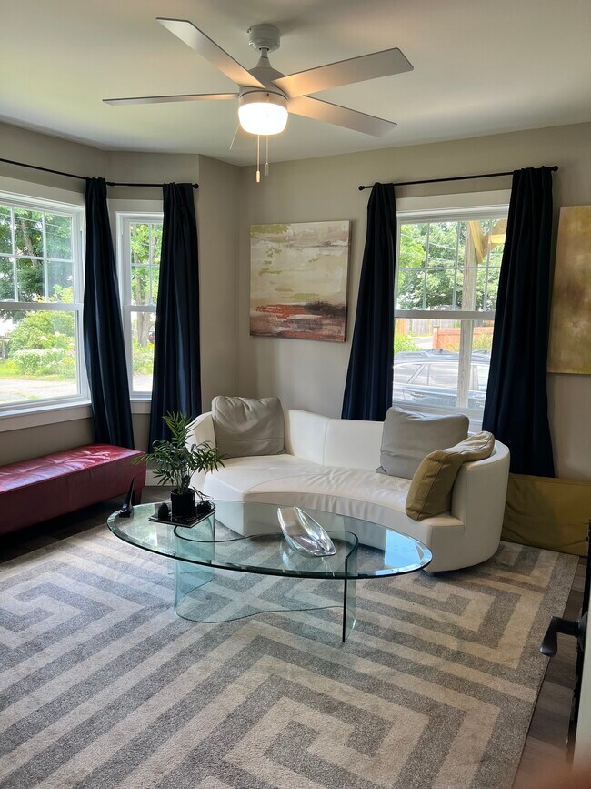 Sitting Room - 15-1 Nashua St