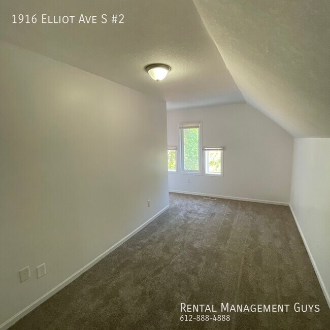 Foto del edificio - 1916 Elliot Ave