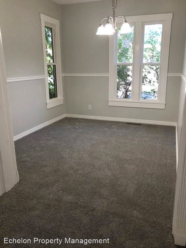 Building Photo - 4 br, 2 bath House - 621 Walnut St.