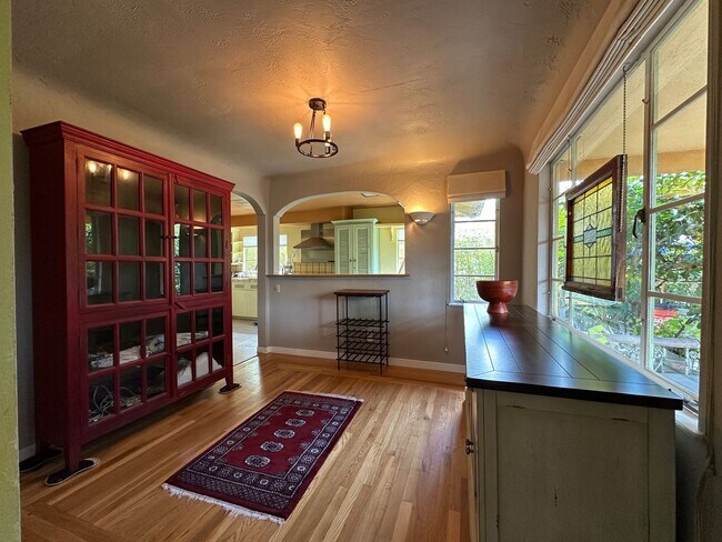 Building Photo - 3 Bedroom in Seabright! Walk to the beach!