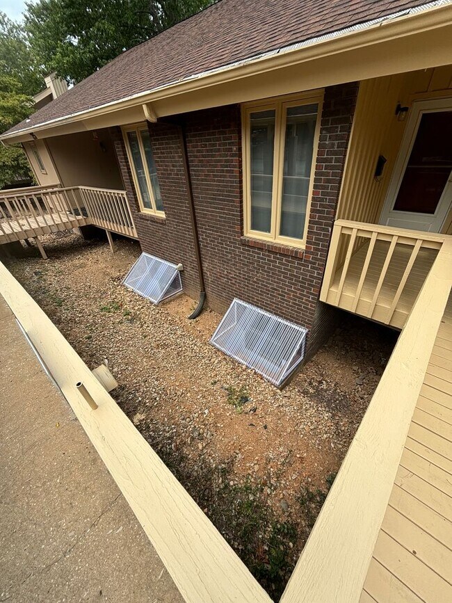 Building Photo - Three Bed Townhome For Lease! $300.00 Off ...