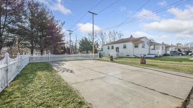 Building Photo - 1257 Lejeune Ave