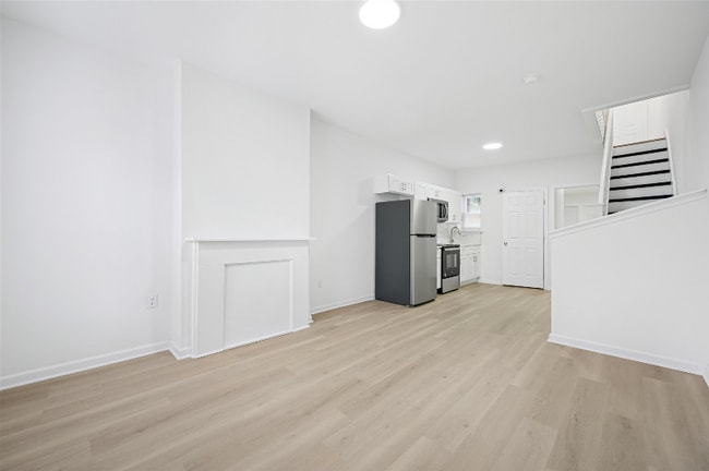 Building Photo - 887 N 46th St