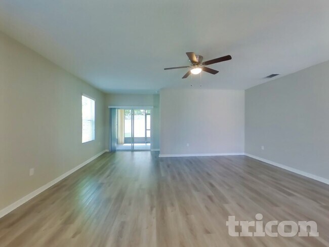 Foto del edificio - 518 Squires Grove Dr