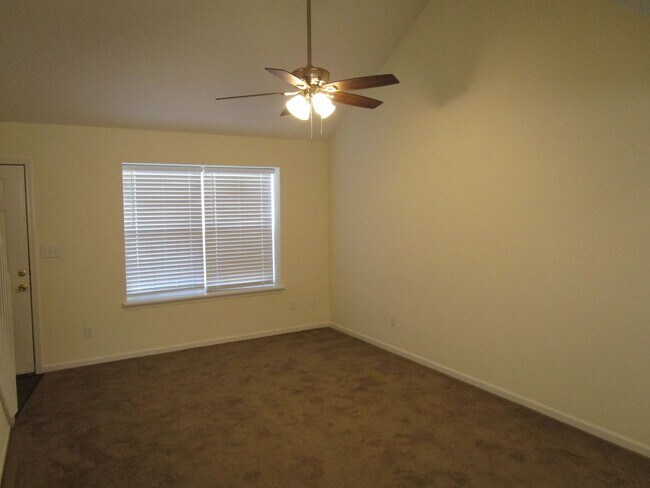 Foto del edificio - 2432-2434 Calder Ct.