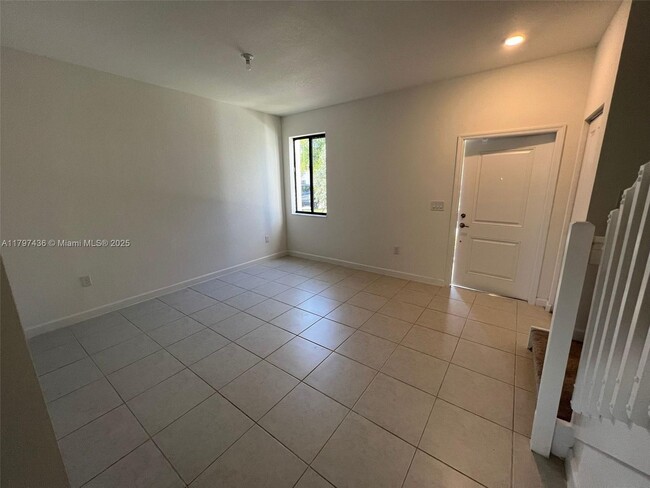 Foto del edificio - 875 NE 211th St