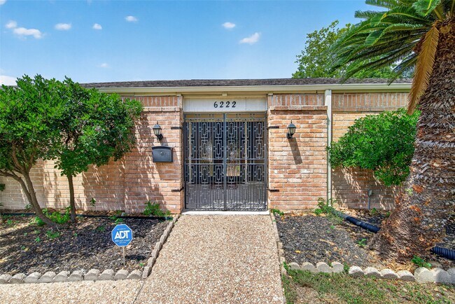 Building Photo - 6222 Creekbend Dr