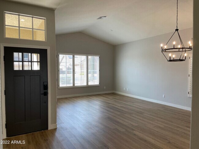 Building Photo - 4621 E Fernwood Ct