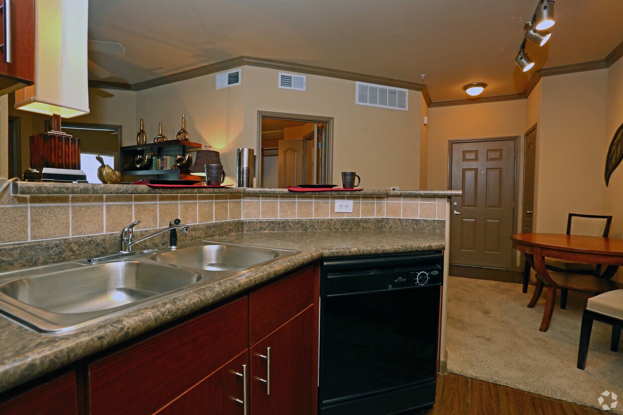 Primary Photo - 10601 Manchaca Rd