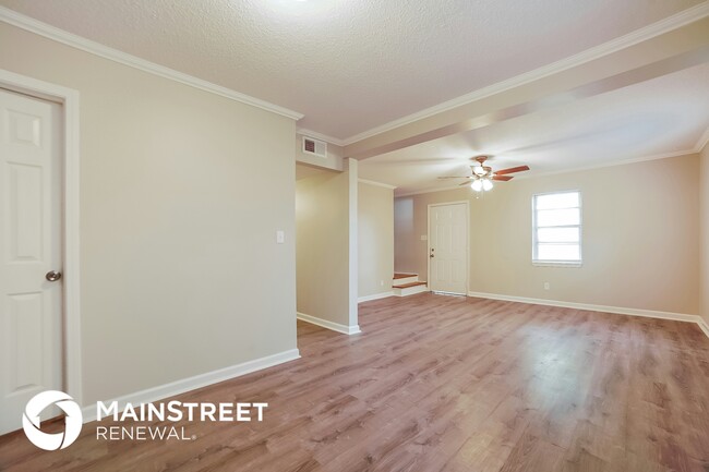 Building Photo - 2141 Carrolton Dr
