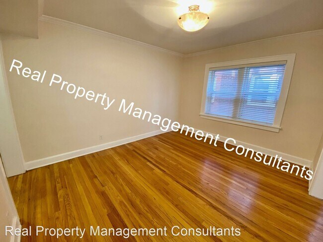 Foto del edificio - 2 br, 1 bath House - 305 E 43rd St, Apt 2W