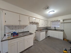 Building Photo - 3 Lynda Ave