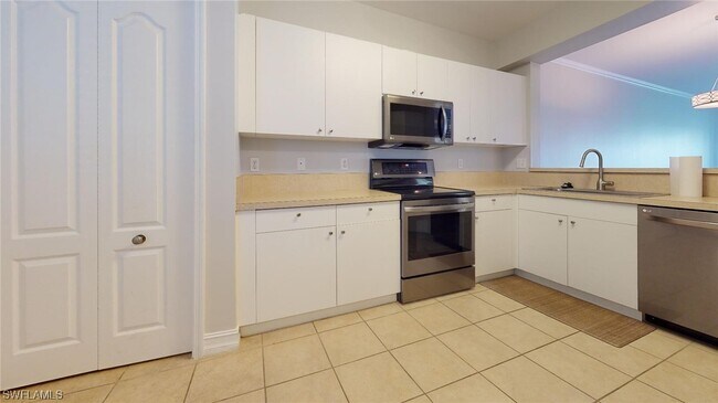 Building Photo - 7808 Regal Heron Cir