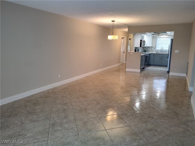 Building Photo - 1304 Miramar St
